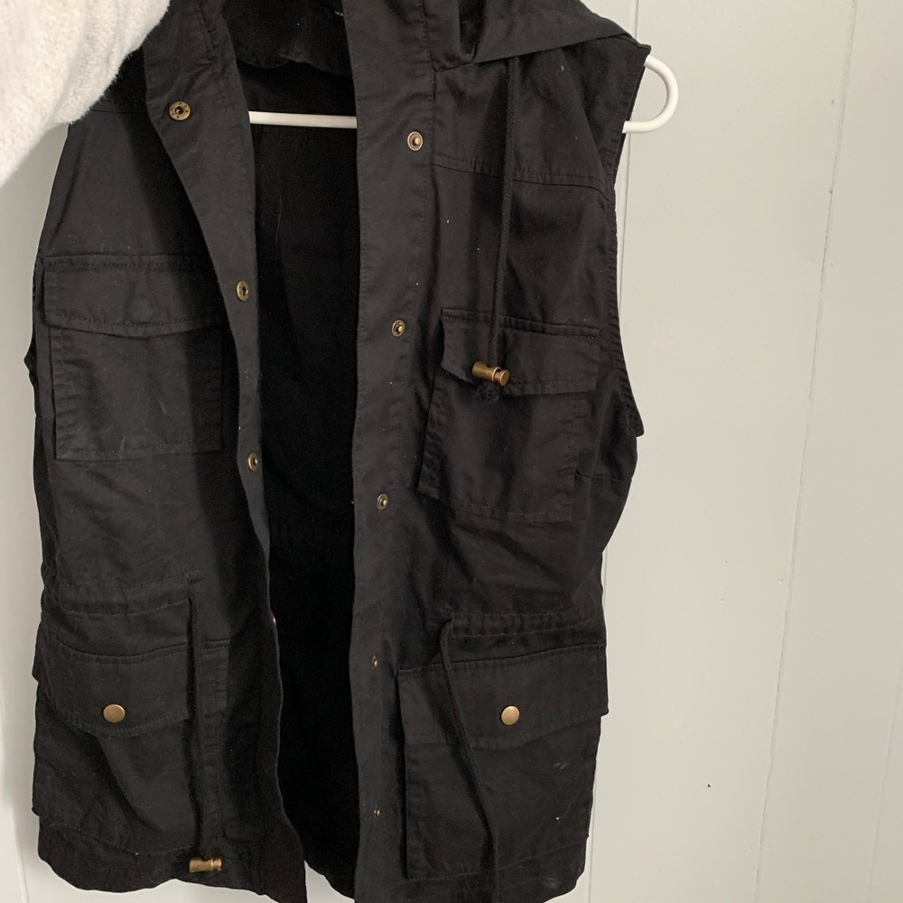 Utility Vest - Picture 2 of 6
